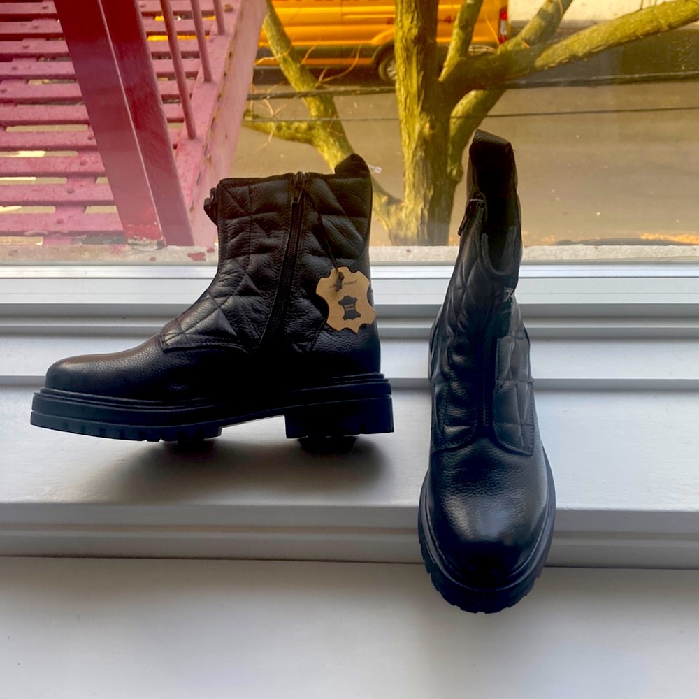 Alberto Torresi black leather brand new